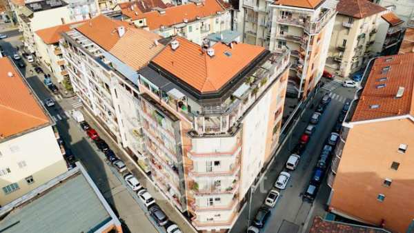 Ufficio in commerciale in Via Pier Dionigi Pinelli 94