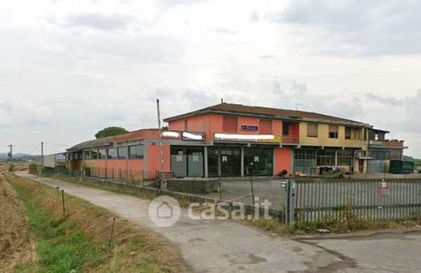 Capannone in commerciale in Via Francesca Sud 329 a