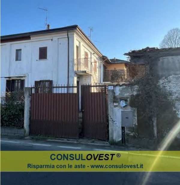 Casa indipendente in residenziale in Via Francesco Petrarca 18