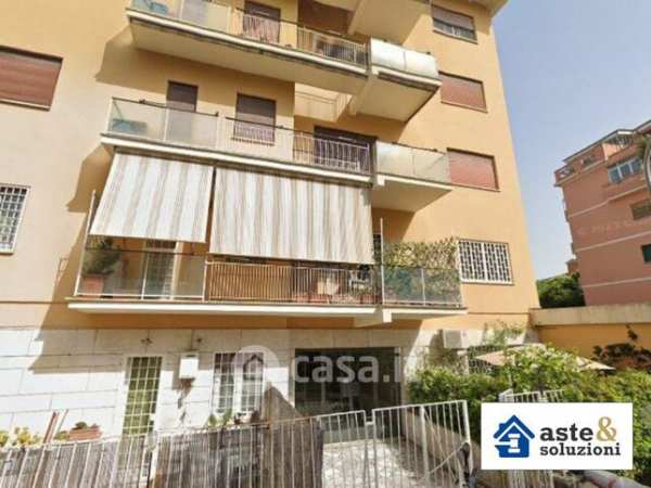 Capannone in commerciale in Via della Cisa 12