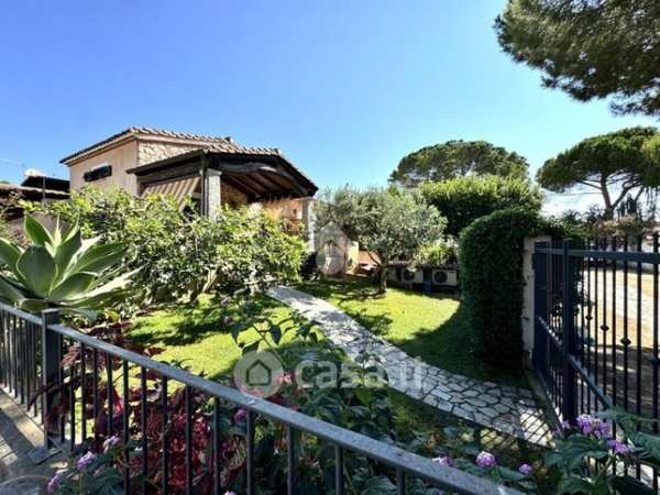 Villetta a schiera in residenziale in Via Vittorio Alfieri