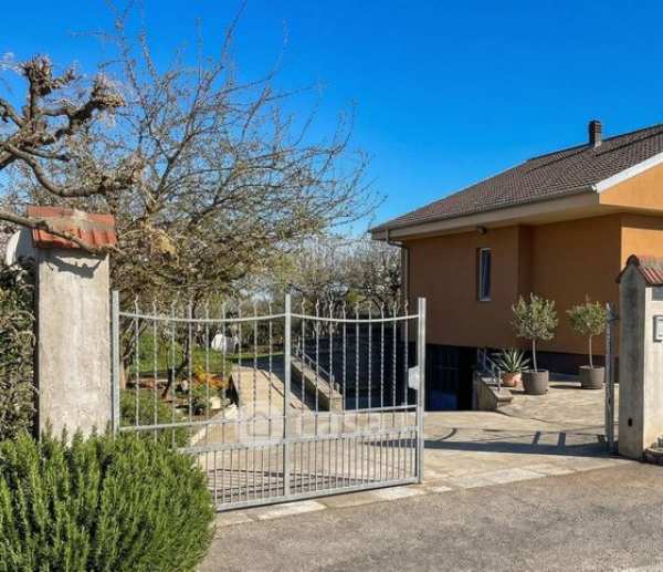 Villa in residenziale in Strada Ravetto 52
