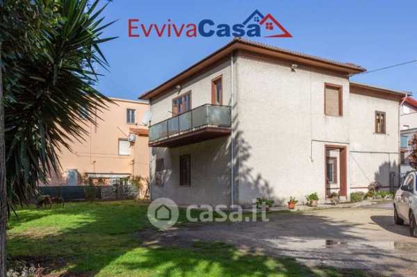 Villa in residenziale in Via Villa Musone 27