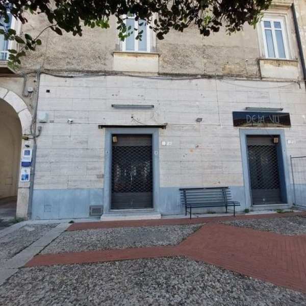 Attivitã /licenza (con o senza mura) in commerciale in Corso Montella 20