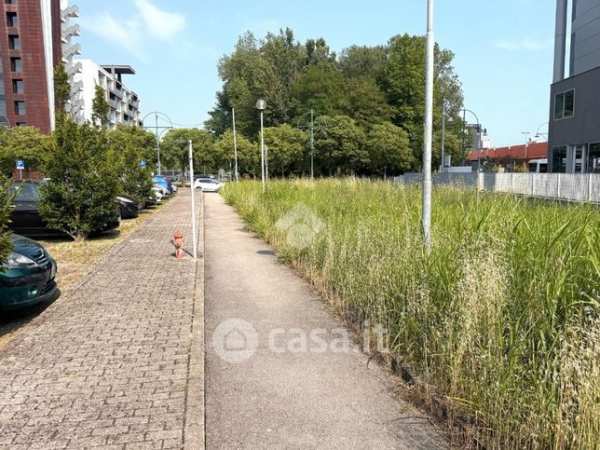 Box/posto auto in residenziale in Via Pionara 2