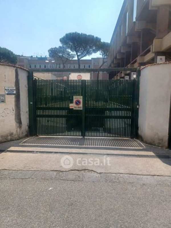 Box/posto auto in residenziale in Via Pomponio Gaurico 48