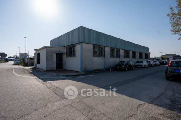 Capannone in commerciale in Via Fabio Mutinelli 13