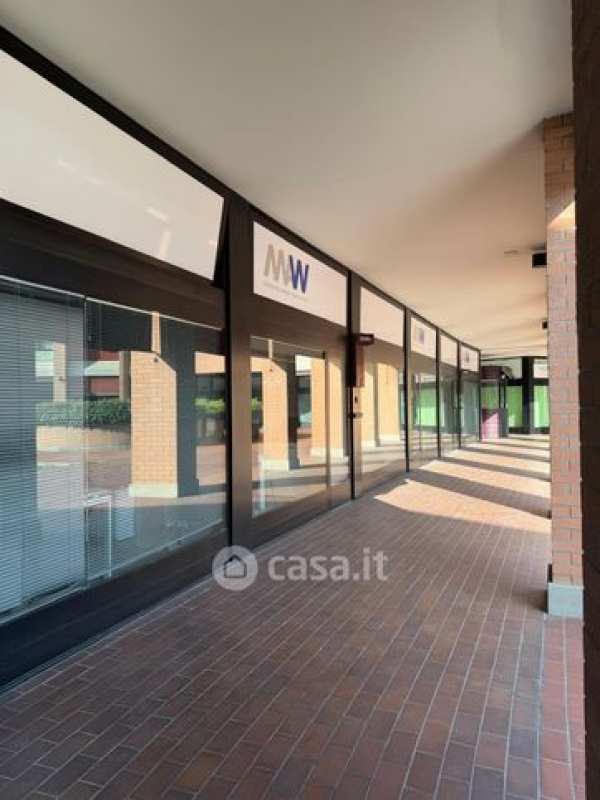 Ufficio in commerciale in Via Giuseppe Massarenti 256