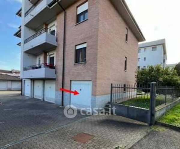 Box/posto auto in residenziale in Via Friuli
