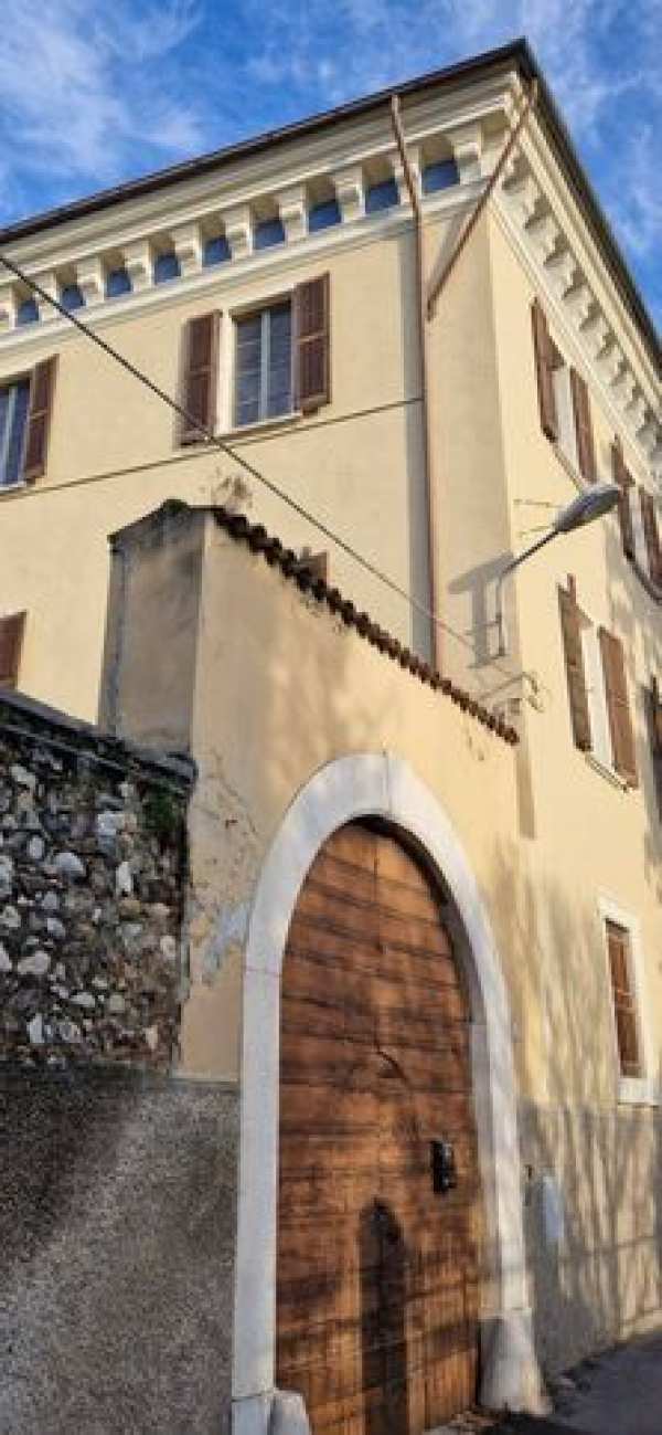 Ufficio in commerciale in Via Molino