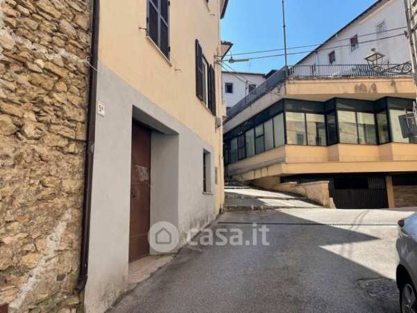 Box/posto auto in residenziale in Via Valeria 51