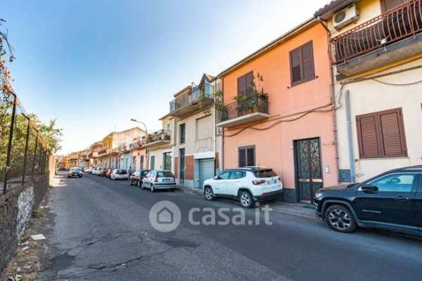 Casa bi/trifamiliare in residenziale in Viale delle Provincie 179