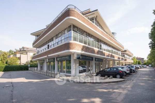 Ufficio in commerciale in Via IV Novembre 11