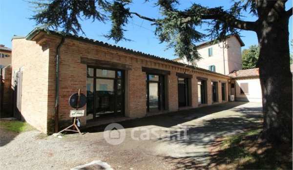 Ufficio in commerciale in 