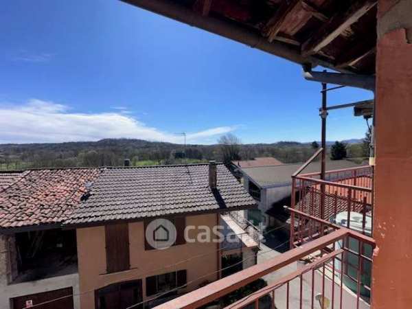 Casa bi/trifamiliare in residenziale in 