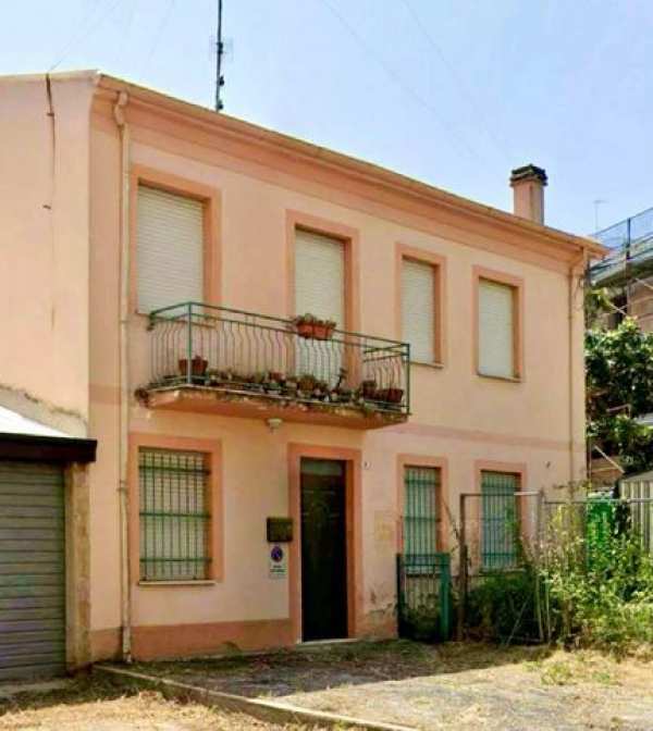 Casa indipendente in residenziale in 