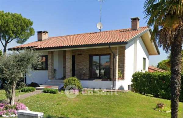Casa indipendente in residenziale in Via Olmi 13
