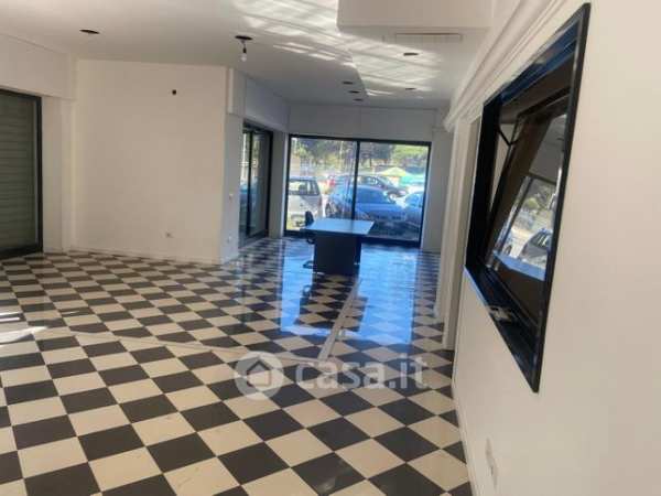 Negozio/locale commerciale in commerciale in Via Carlo Bosio