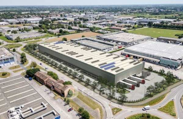 Capannone in commerciale in 