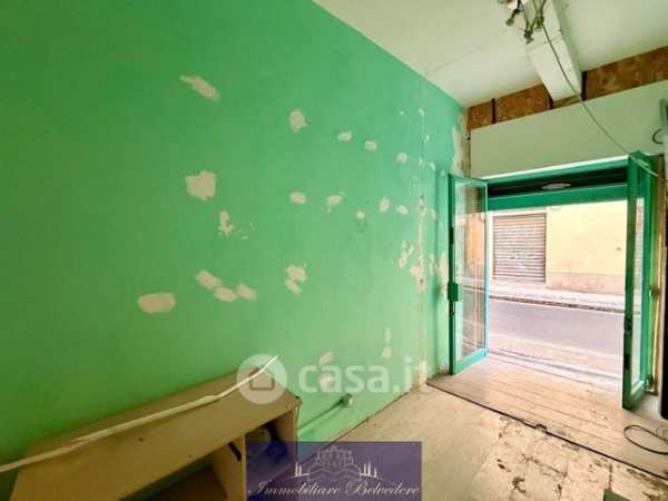 Negozio/locale commerciale in commerciale in Via Mino