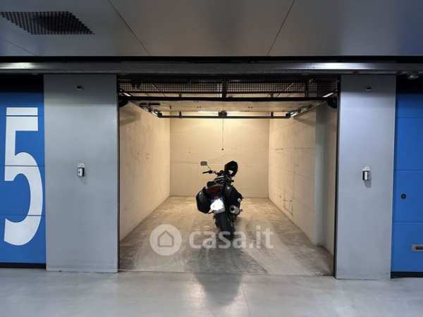 Box/posto auto in residenziale in Via Domenico Morelli