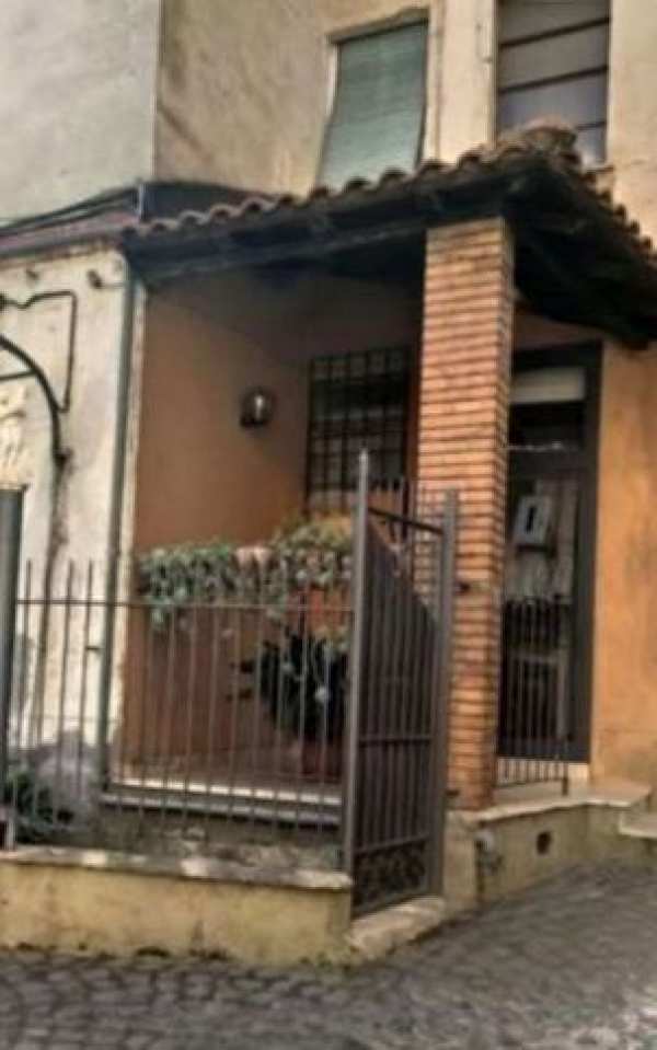 Appartamento in residenziale in Via Fontana delle Rose