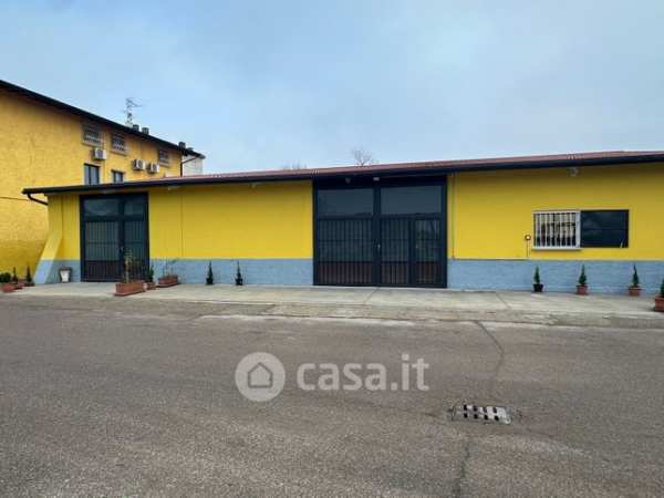 Capannone in commerciale in Via Bardolino 31