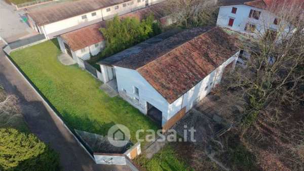 Casa indipendente in residenziale in 