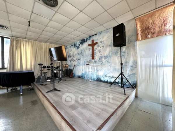 Capannone in commerciale in Via Socrate 71