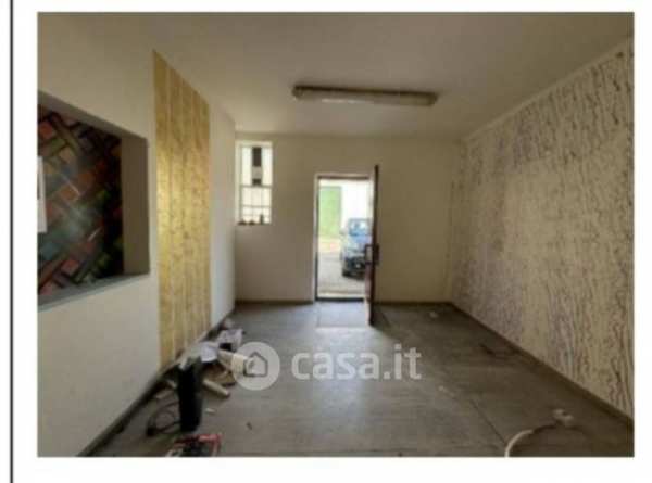 Capannone in commerciale in Via Fratte