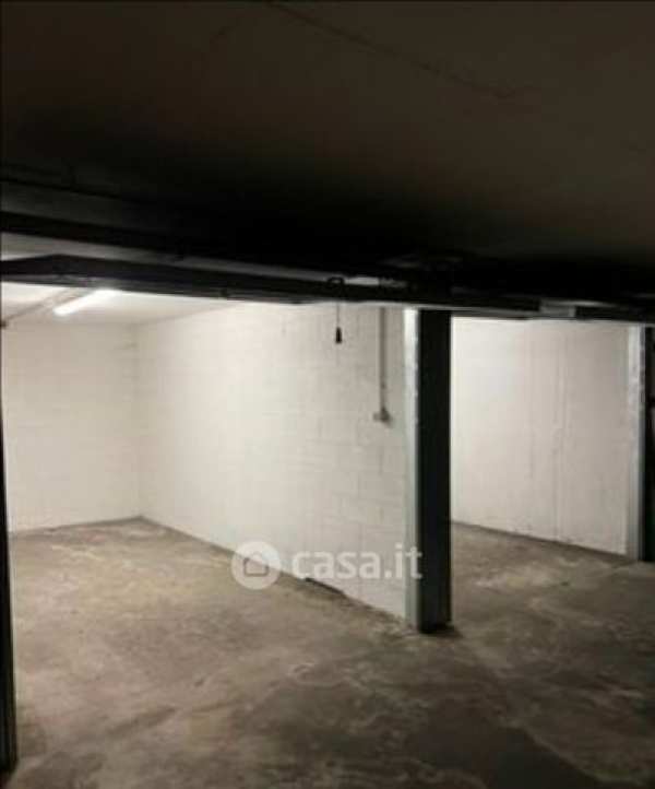 Box/posto auto in residenziale in Via della Scafa 466