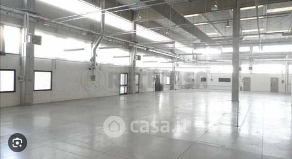 Capannone in commerciale in Via del Progresso