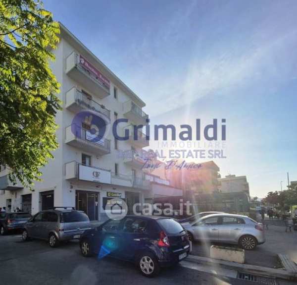 Ufficio in commerciale in Via Bernardo Mattarella 138