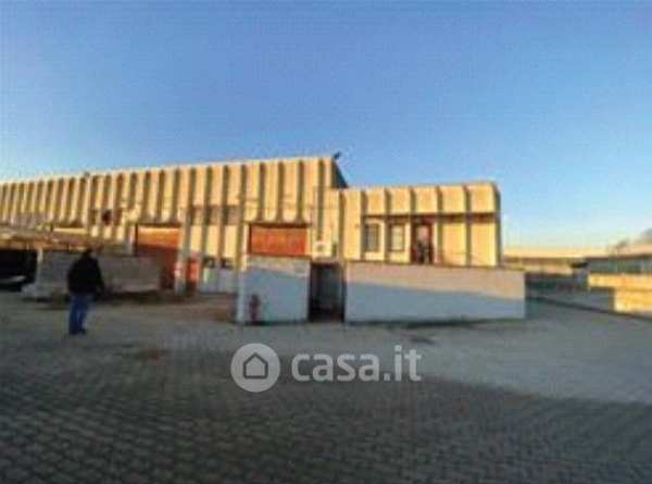 Capannone in commerciale in Via Esculapio 30 /33