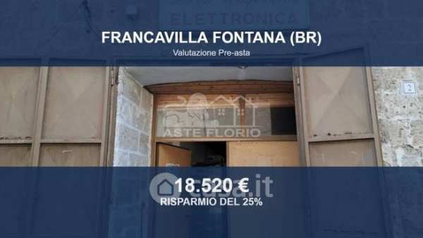 Box/posto auto in residenziale in Salita della CaritÃ  2