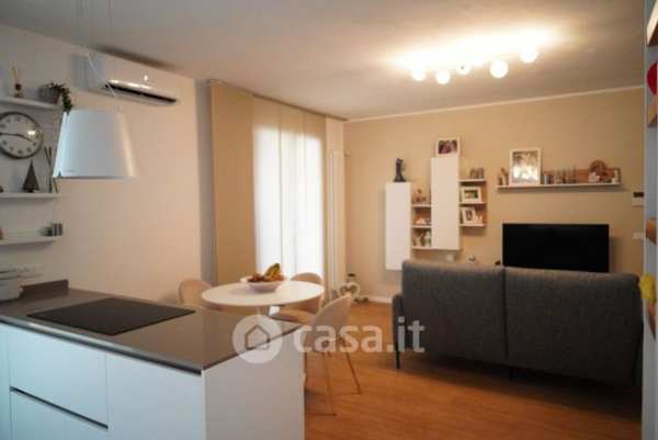 Appartamento in residenziale in Via Cafiero Filippelli