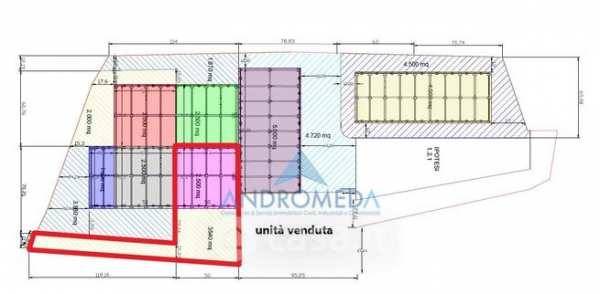 Capannone in commerciale in 