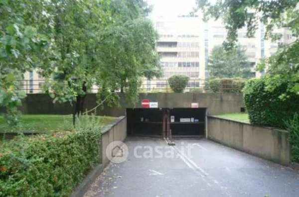 Box/posto auto in residenziale in Via dei Pini