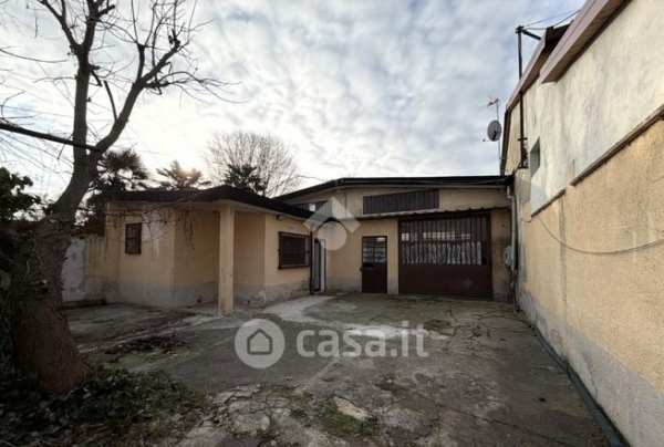 Capannone in commerciale in Via Guglielmo Reiss Romoli 58