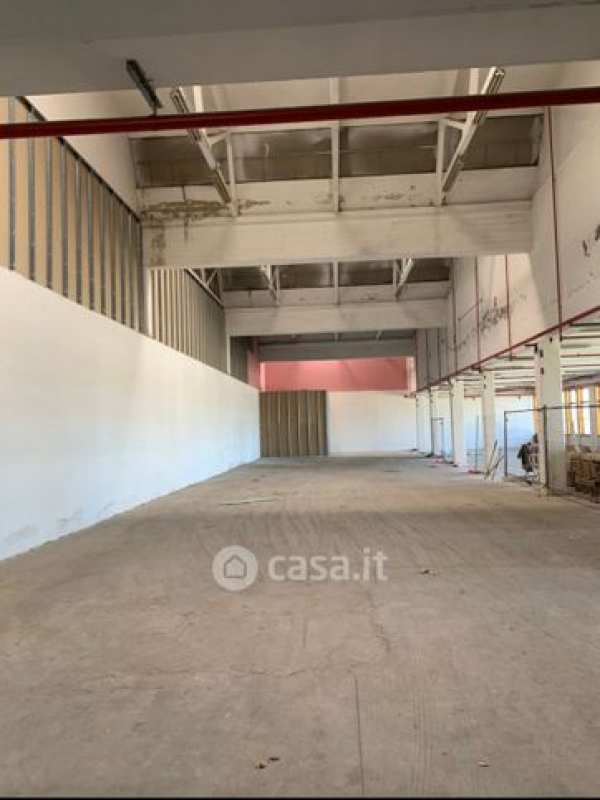 Capannone in commerciale in Via Bernardino Alimena