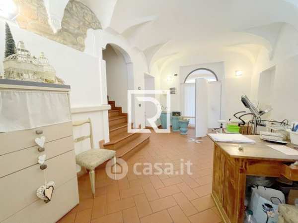 Ufficio in commerciale in 
