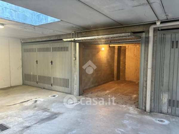 Box/posto auto in residenziale in Via Vittoria Colonna 28