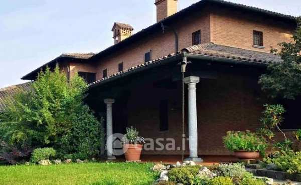 Casa bi/trifamiliare in residenziale in Via Italia