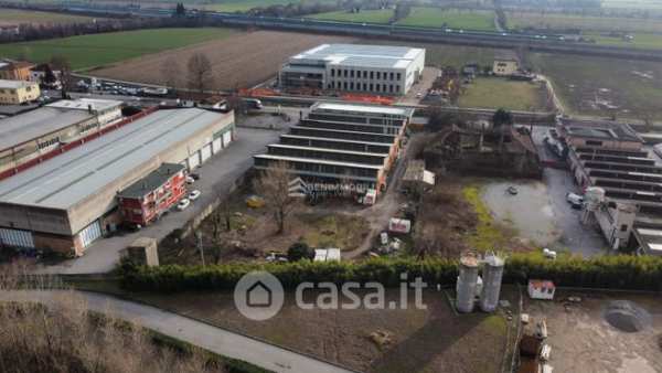 Capannone in commerciale in Via Mandolossa 64