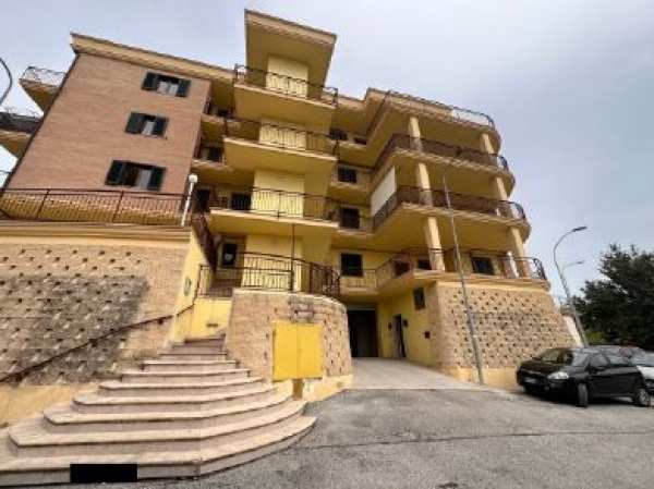 Appartamento in residenziale in della resistenza 8