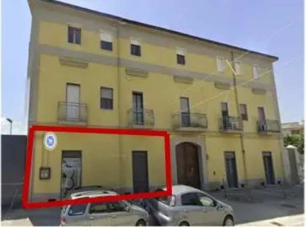 Capannone in commerciale in Via Appia 318