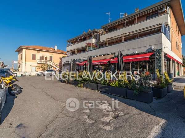 Negozio/locale commerciale in commerciale in Via dei Giardinetti
