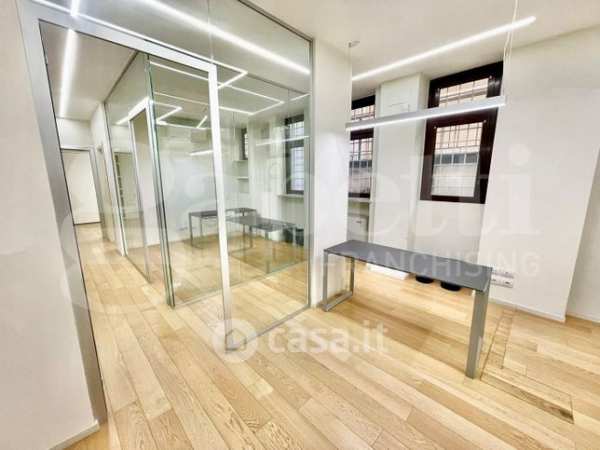 Ufficio in commerciale in Via Abruzzi