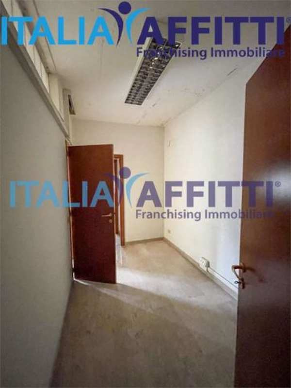 Ufficio in commerciale in 