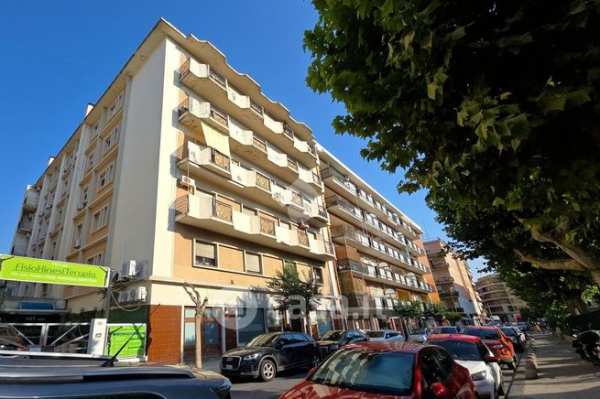 Ufficio in commerciale in 